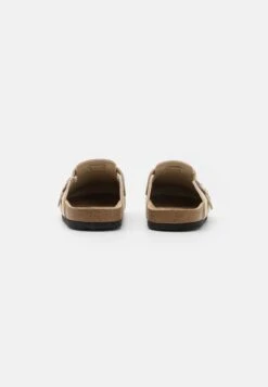Pier One Leather Unisex - Chaussons - Beige 8 Pier One Leather Unisex - Chaussons - Beige -Pier One 7fc4209f0b9d443b96717beece6deee4