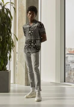 Pier One Unisex - Chemise - Black